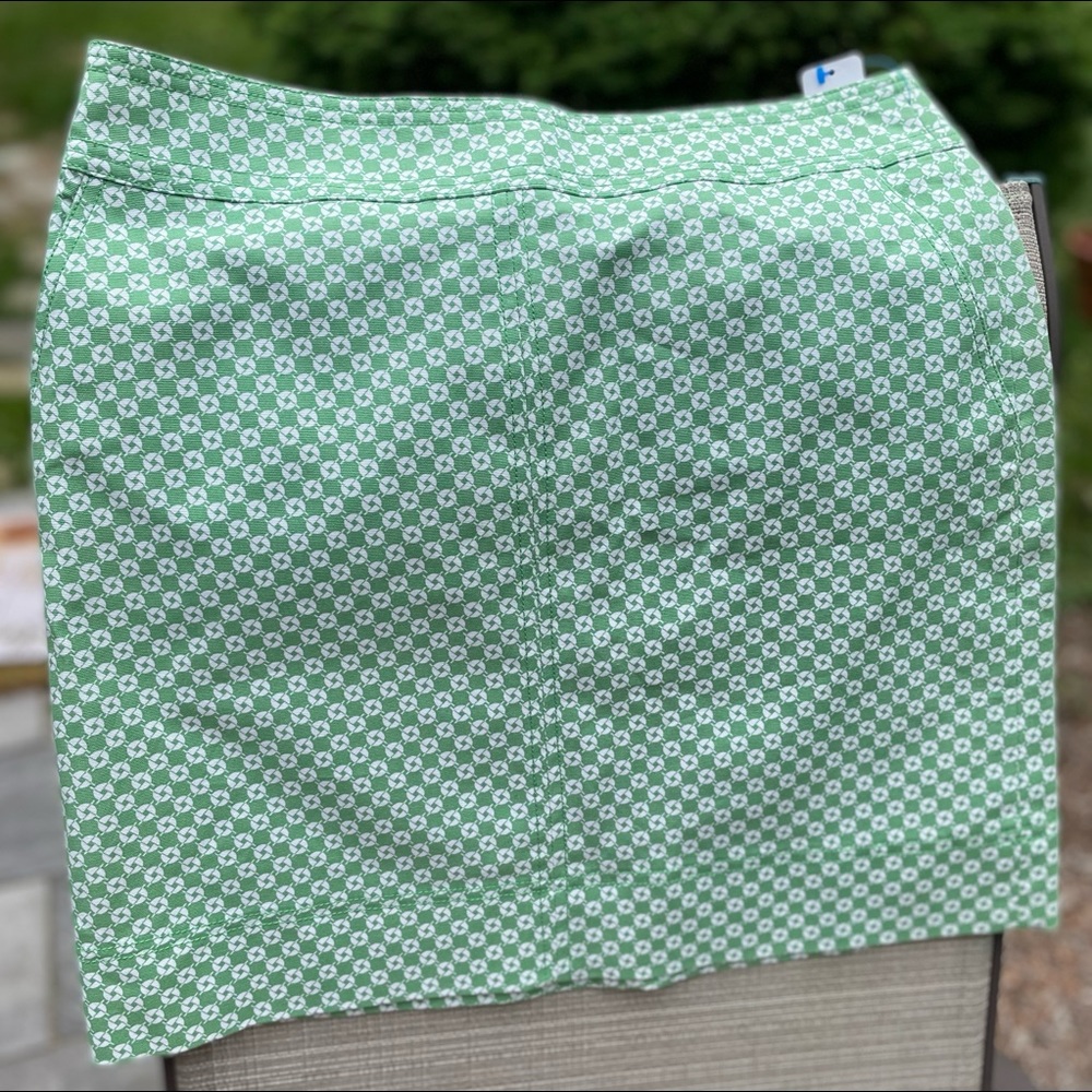 Talbots skirt-green + white. Fully lined, side pockets, defined waist + hem.NWOT